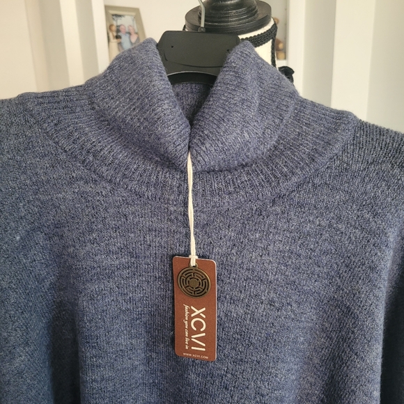 XCVI Poncho - Picture 5 of 5